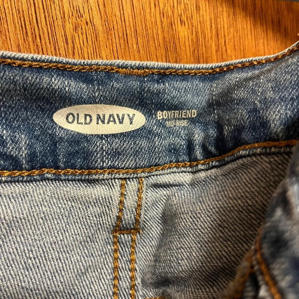 Womens Old Navy Mid-Rise boyfriend jean shorts - Picture 2 of 4